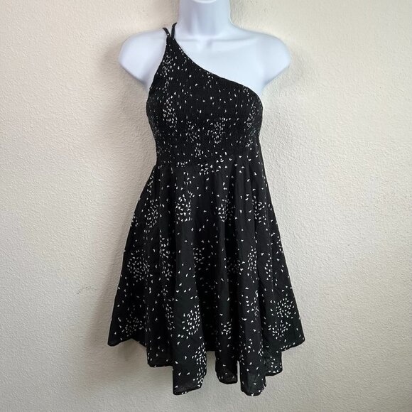 Nwt Urban Outfitters Dahlia Black Fit & Flare Smocked One Shoulder Dress XS - Picture 1 of 6